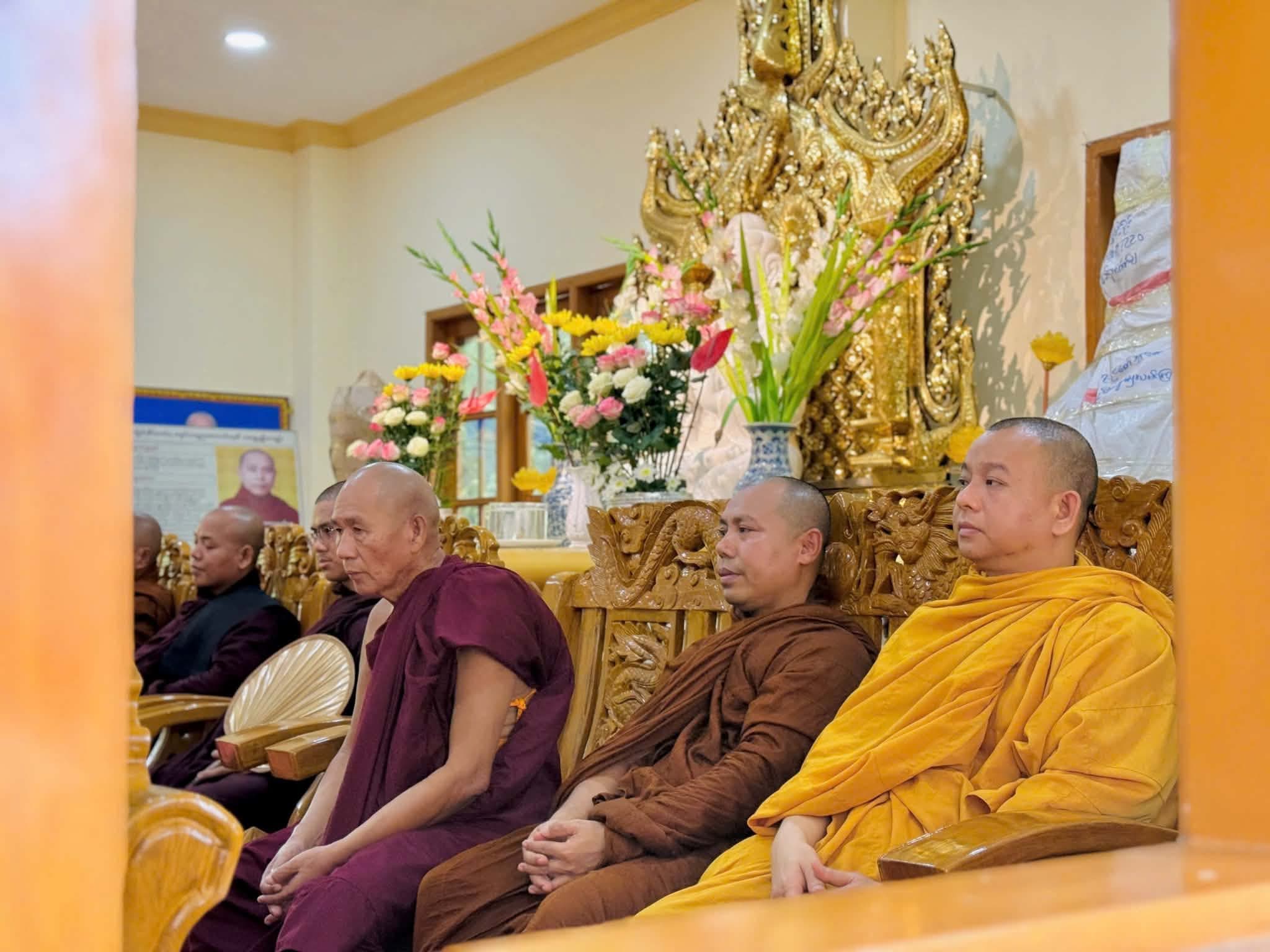 Chư Tăng tại tu viện