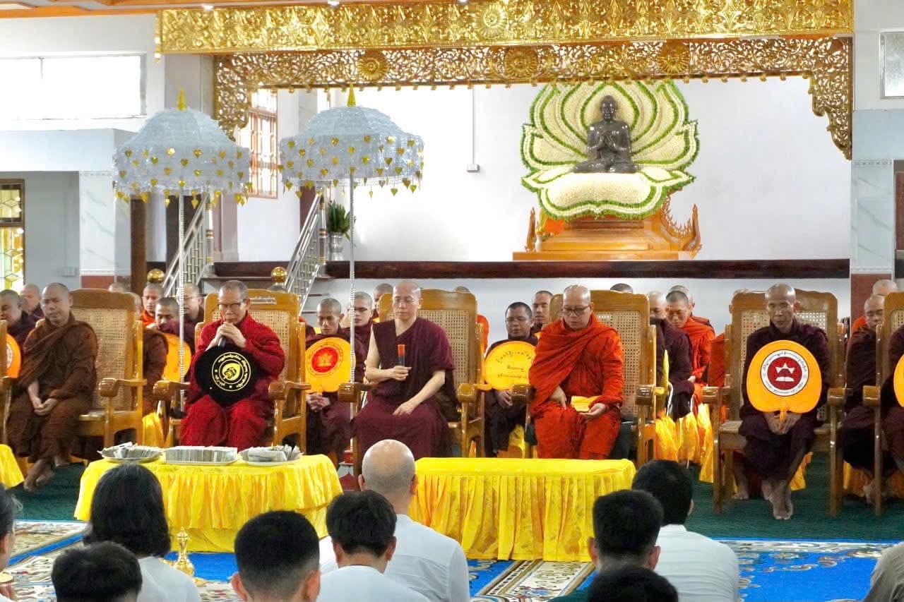 Đại chúng và chư Tăng trong tu viện